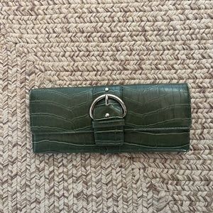 Green clutch